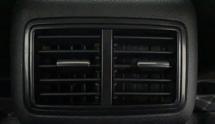 2022 Mahindra XUV700 MX P MT 5 STR, Petrol, Manual, 19,621 km, Rear AC Vents