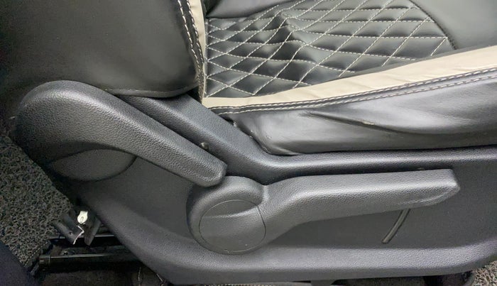 2022 Mahindra XUV700 MX P MT 5 STR, Petrol, Manual, 19,621 km, Driver Side Adjustment Panel