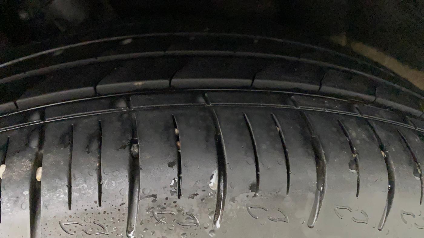 2022 Mahindra XUV700 MX P MT 5 STR, Petrol, Manual, 19,621 km, Left Rear Tyre Tread