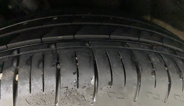 2022 Mahindra XUV700 MX P MT 5 STR, Petrol, Manual, 19,621 km, Left Rear Tyre Tread