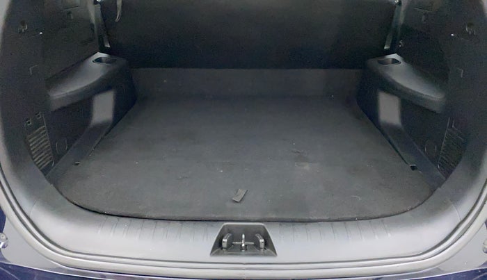 2022 Mahindra XUV700 MX P MT 5 STR, Petrol, Manual, 19,621 km, Boot Inside