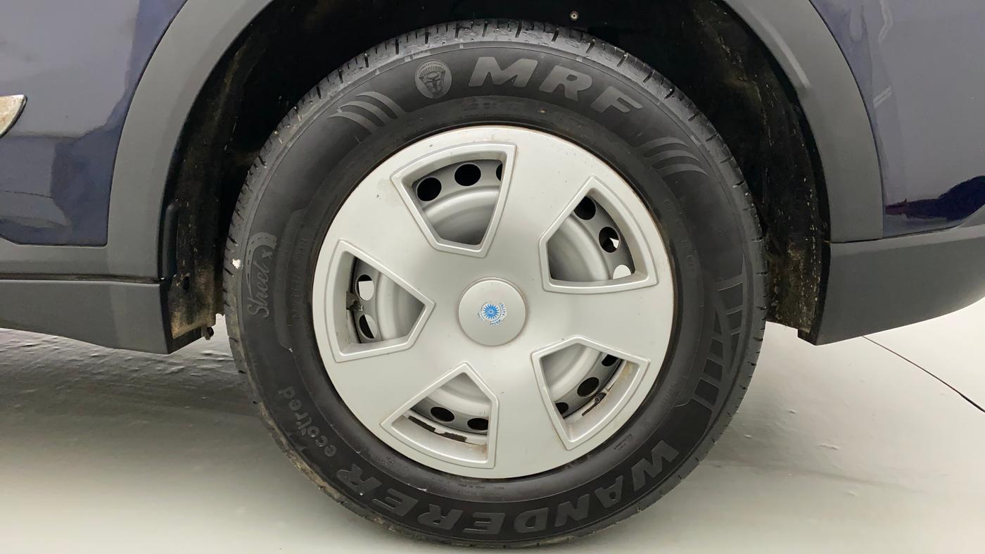 2022 Mahindra XUV700 MX P MT 5 STR, Petrol, Manual, 19,621 km, Left Rear Wheel