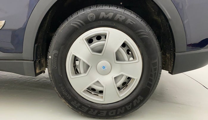 2022 Mahindra XUV700 MX P MT 5 STR, Petrol, Manual, 19,621 km, Left Rear Wheel