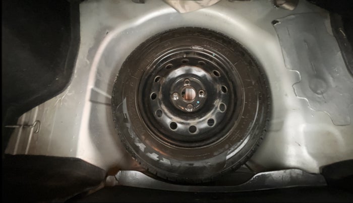 2015 Maruti Swift Dzire VXI, Petrol, Manual, 98,110 km, Spare Tyre