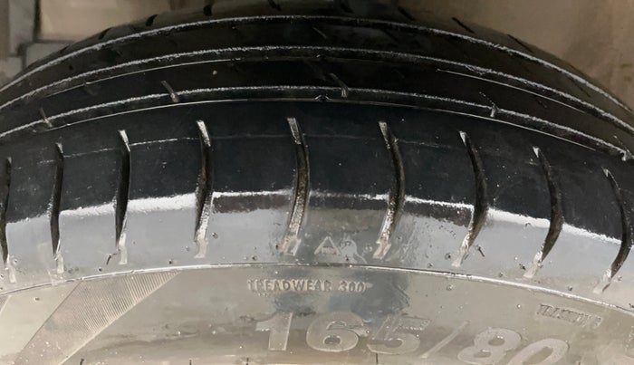 2015 Maruti Swift Dzire VXI, Petrol, Manual, 98,110 km, Left Front Tyre Tread