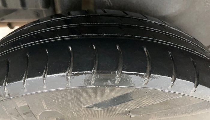 2015 Maruti Swift Dzire VXI, Petrol, Manual, 98,110 km, Right Rear Tyre Tread
