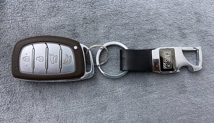 2019 Hyundai VENUE 1.0 TURBO GDI SX+ AT, Petrol, Automatic, 17,859 km, Key Close Up