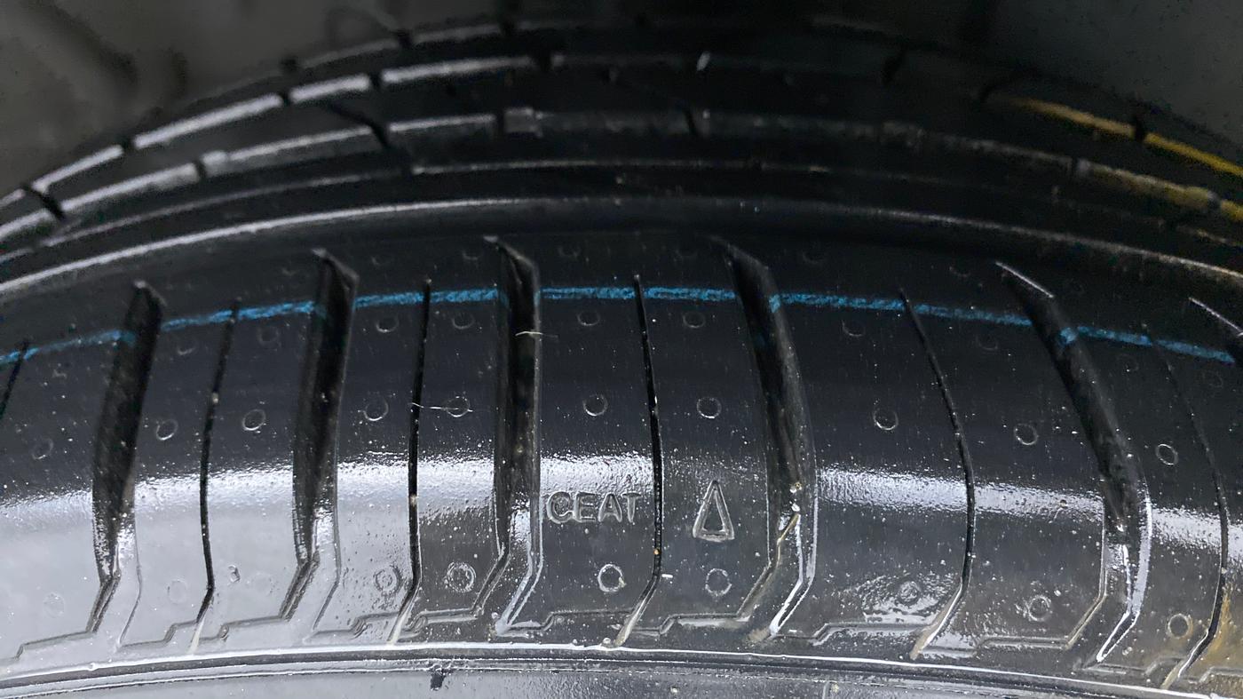 2019 Hyundai VENUE 1.0 TURBO GDI SX+ AT, Petrol, Automatic, 17,859 km, Right Front Tyre Tread