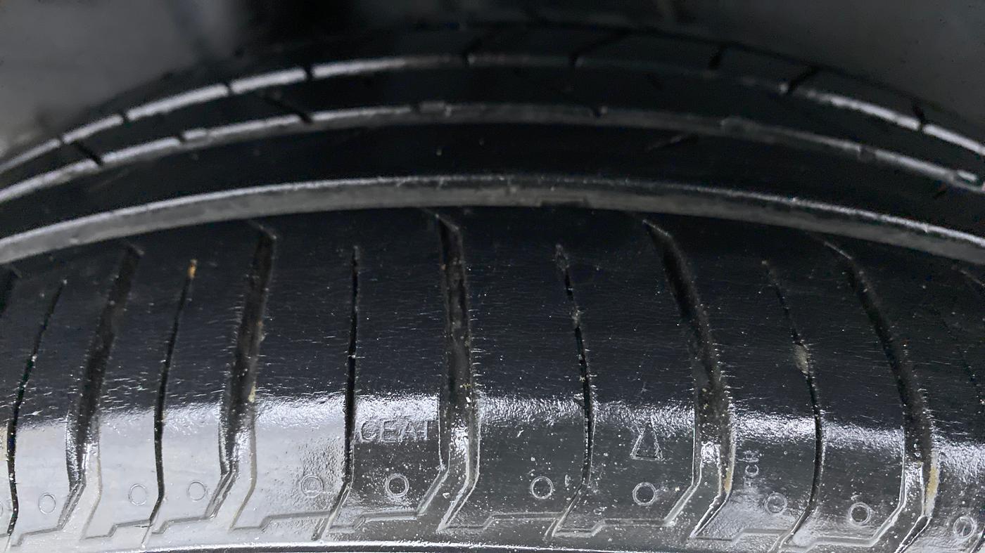 2019 Hyundai VENUE 1.0 TURBO GDI SX+ AT, Petrol, Automatic, 17,859 km, Right Rear Tyre Tread