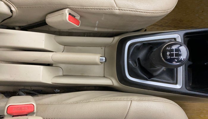 2018 Maruti Dzire VXI, Petrol, Manual, 29,832 km, Gear Lever