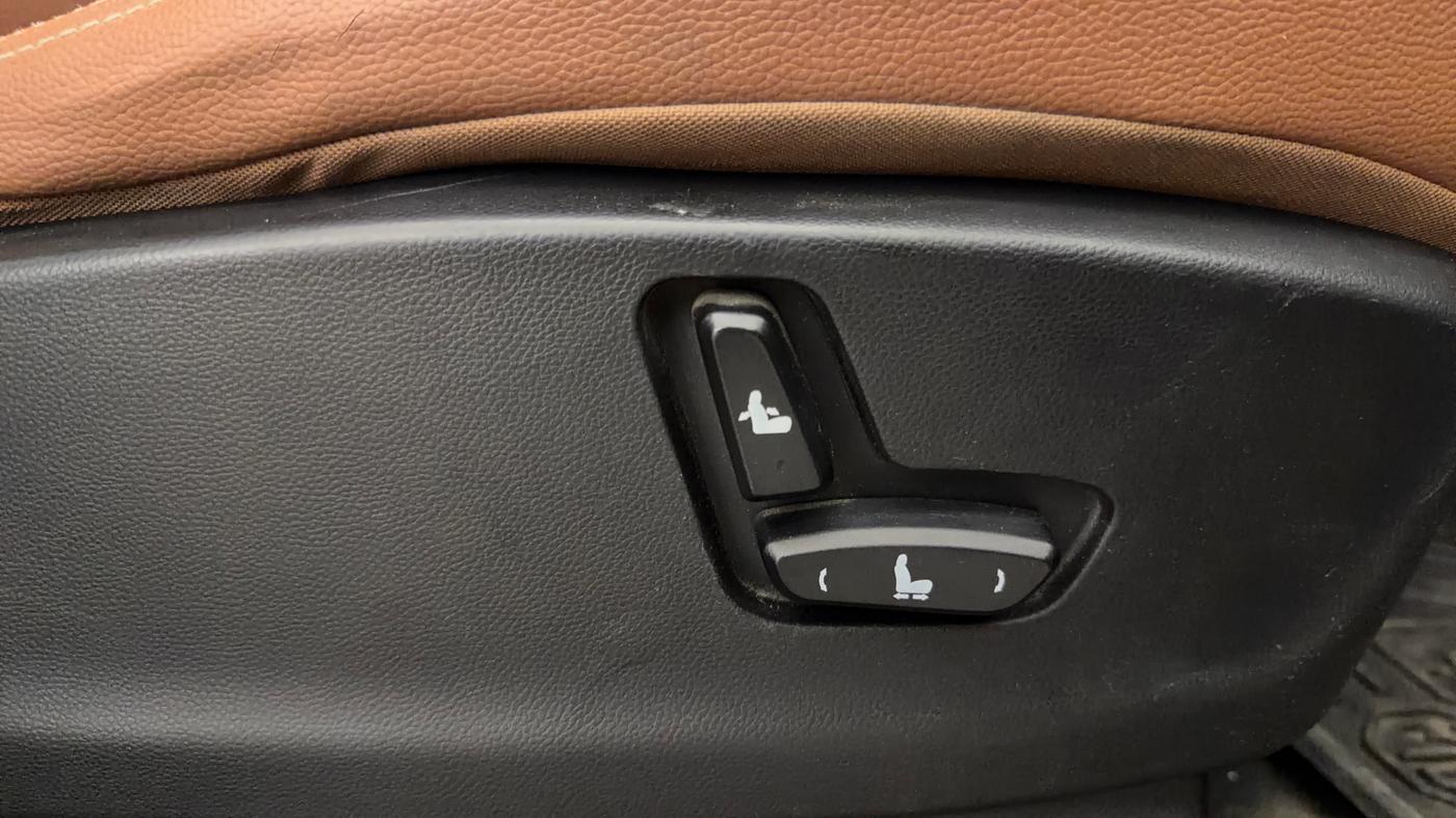 2020 MG HECTOR PLUS Sharp Pro 1.5 Turbo Petrol CVT 6 STR, Petrol, Automatic, 85,004 km, Driver Side Adjustment Panel