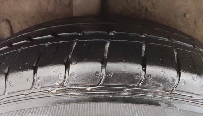 2015 Maruti Celerio VXI, CNG, Manual, 68,757 km, Right Rear Tyre Tread