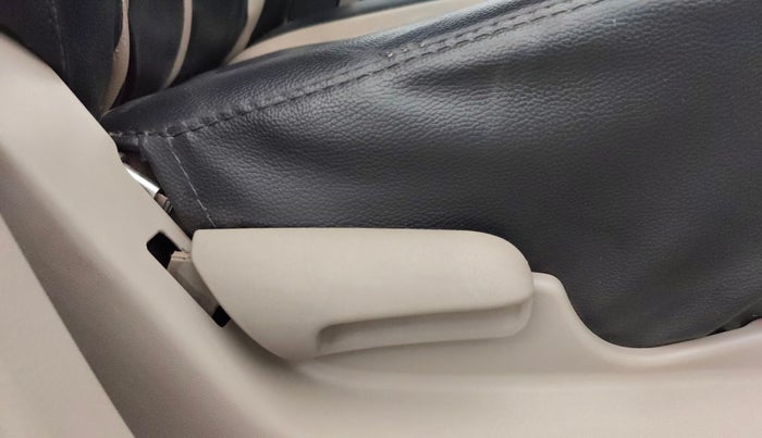 2015 Maruti Celerio VXI, CNG, Manual, 68,757 km, Driver Side Adjustment Panel