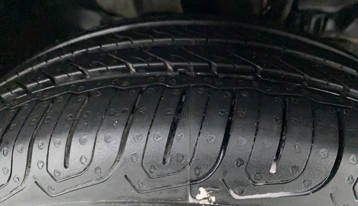 2018 Tata Tiago XZA 1.2 REVOTRON, CNG, Automatic, 33,229 km, Right Front Tyre Tread