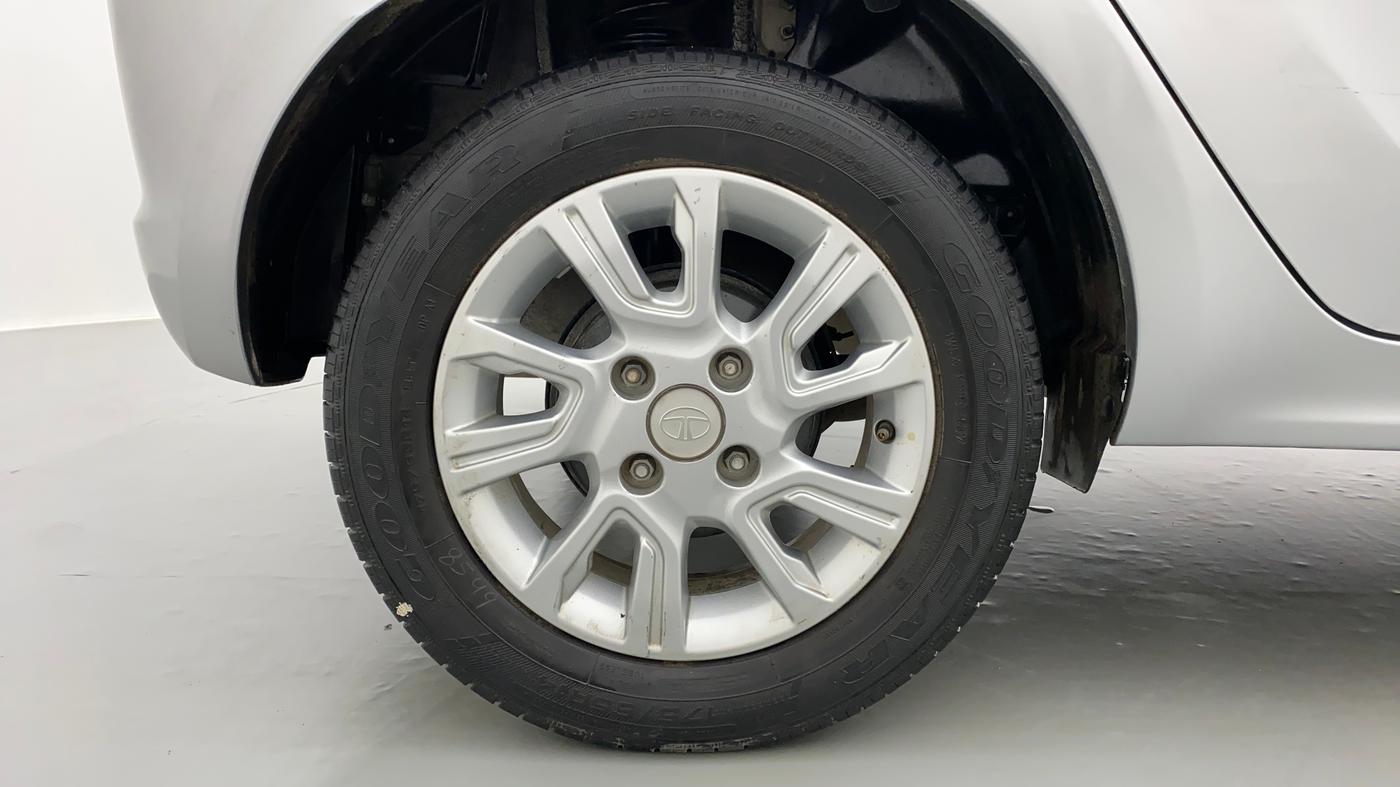 2018 Tata Tiago XZA 1.2 REVOTRON, CNG, Automatic, 33,229 km, Right Rear Wheel