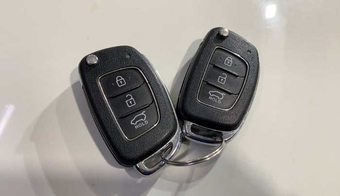 2018 Hyundai Creta E PLUS 1.6 PETROL, Petrol, Manual, 73,509 km, Key Close Up