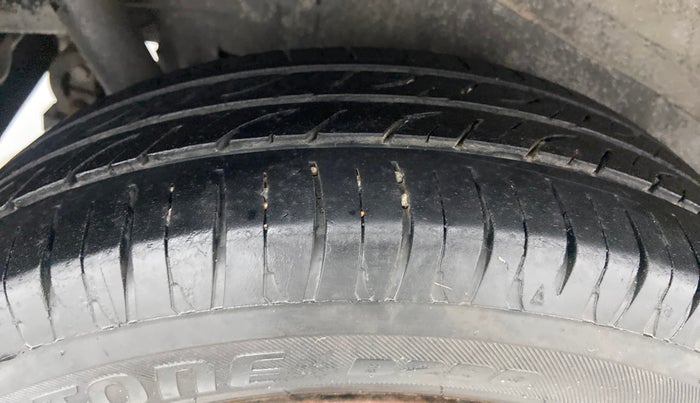 2013 Maruti Wagon R 1.0 VXI, Petrol, Manual, 69,361 km, Right Rear Tyre Tread