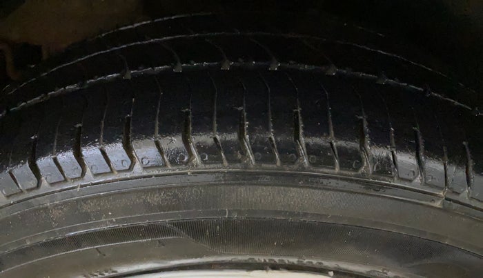2016 Tata Tiago XT PETROL, Petrol, Manual, 60,689 km, Right Rear Tyre Tread