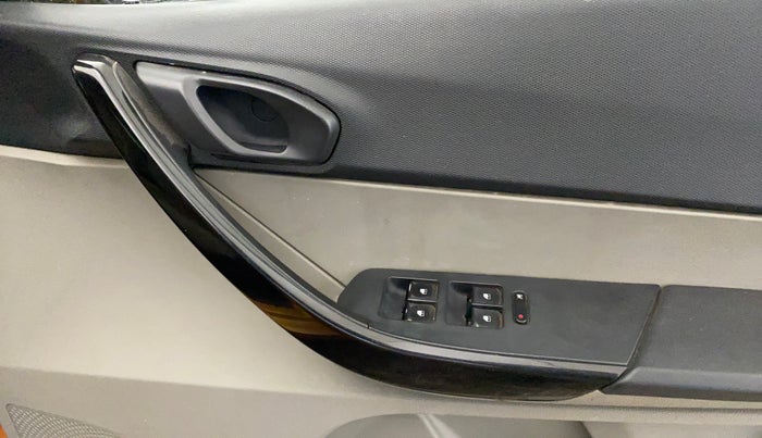 2016 Tata Tiago XT PETROL, Petrol, Manual, 60,689 km, Driver Side Door Panels Control