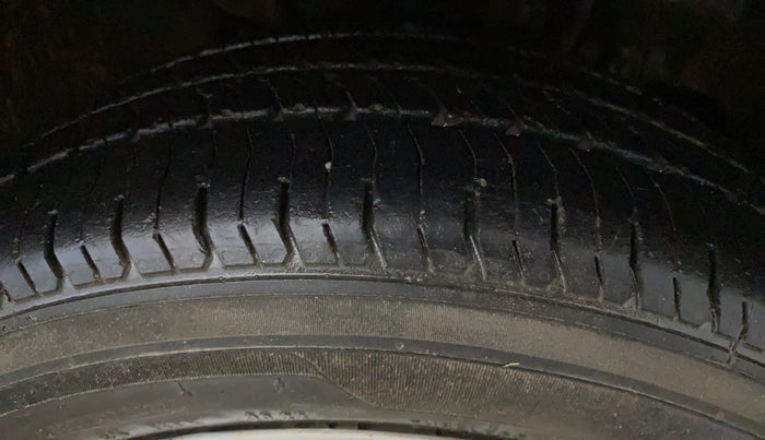 2016 Tata Tiago XT PETROL, Petrol, Manual, 60,689 km, Right Front Tyre Tread