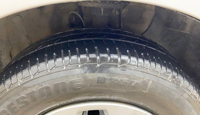 2016 Hyundai Elite i20 MAGNA 1.2, Petrol, Manual, 36,190 km, Right Front Tyre Tread