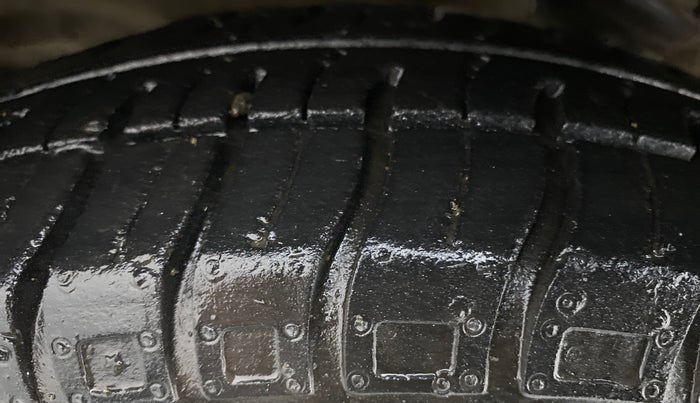 2016 Maruti Alto 800 LXI, Petrol, Manual, 37,796 km, Left Front Tyre Tread