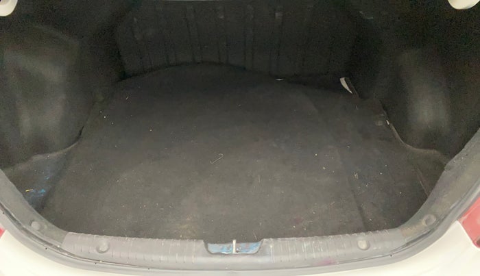 2015 Hyundai Verna FLUIDIC 4S 1.6 VTVT S(O), Petrol, Manual, 71,982 km, Boot Inside