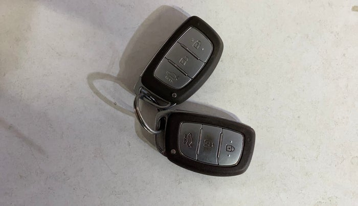 2015 Hyundai Verna FLUIDIC 4S 1.6 VTVT S(O), Petrol, Manual, 71,982 km, Key Close Up