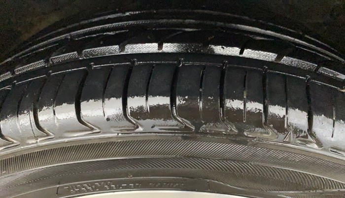 2015 Hyundai Verna FLUIDIC 4S 1.6 VTVT S(O), Petrol, Manual, 71,982 km, Right Front Tyre Tread