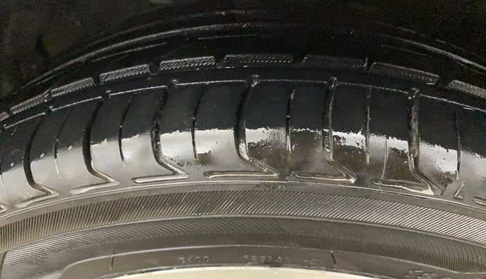 2015 Hyundai Verna FLUIDIC 4S 1.6 VTVT S(O), Petrol, Manual, 71,982 km, Left Front Tyre Tread