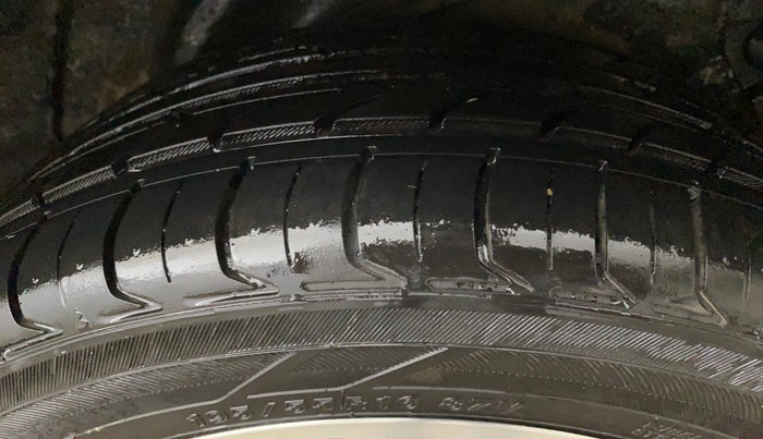 2015 Hyundai Verna FLUIDIC 4S 1.6 VTVT S(O), Petrol, Manual, 71,982 km, Left Rear Tyre Tread