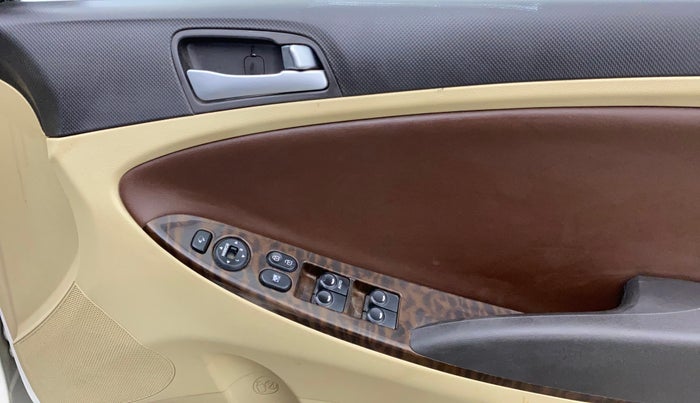 2015 Hyundai Verna FLUIDIC 4S 1.6 VTVT S(O), Petrol, Manual, 71,982 km, Driver Side Door Panels Control