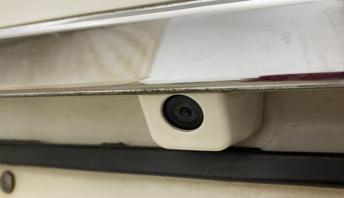 2015 Hyundai Verna FLUIDIC 4S 1.6 VTVT S(O), Petrol, Manual, 71,982 km, Parking Camera