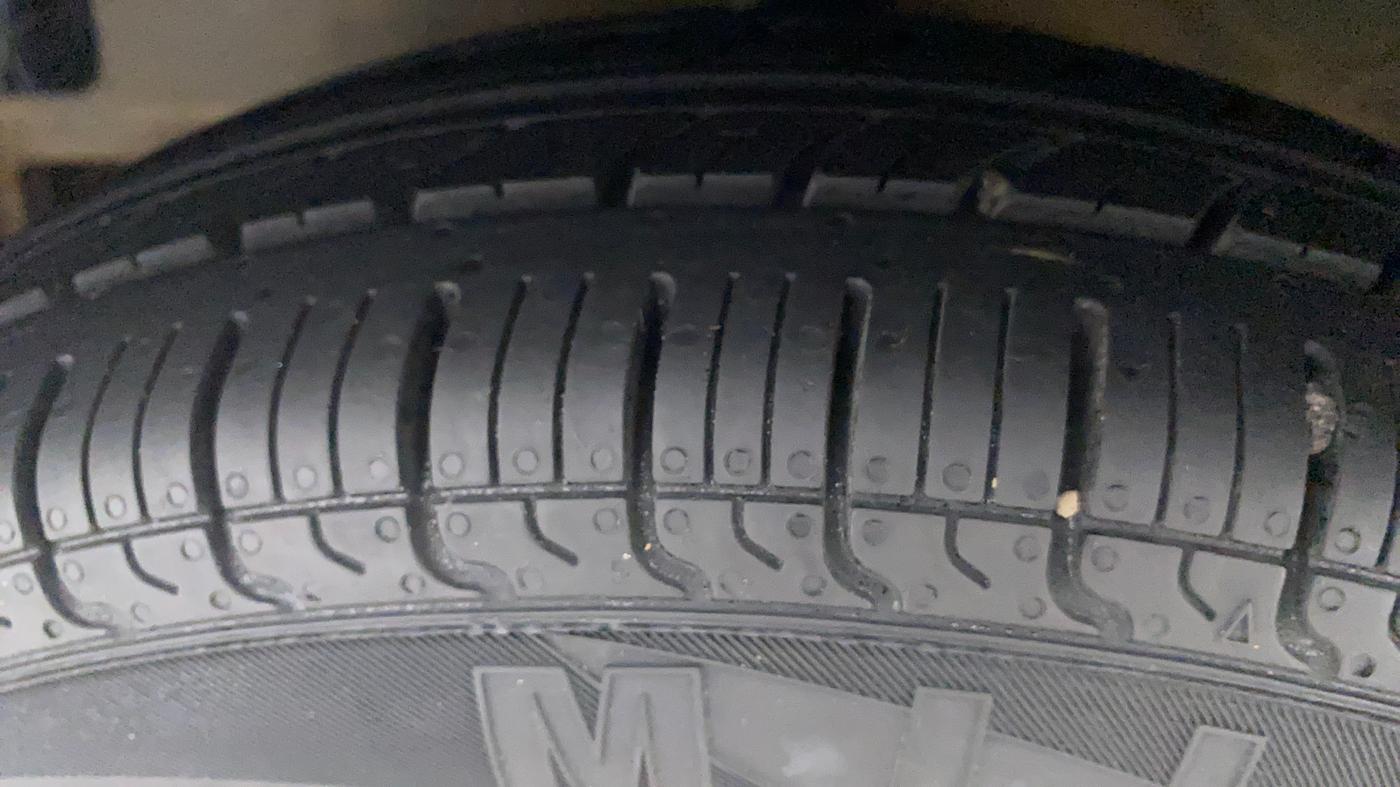 2014 Hyundai Eon ERA +, Petrol, Manual, 85,668 km, Left Front Tyre Tread