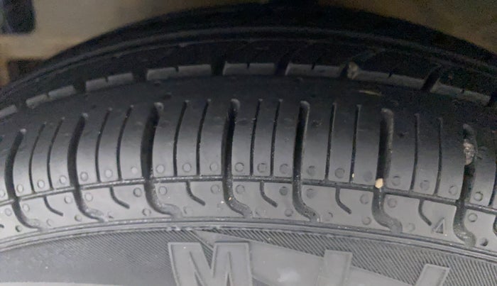 2014 Hyundai Eon ERA +, Petrol, Manual, 85,668 km, Left Front Tyre Tread