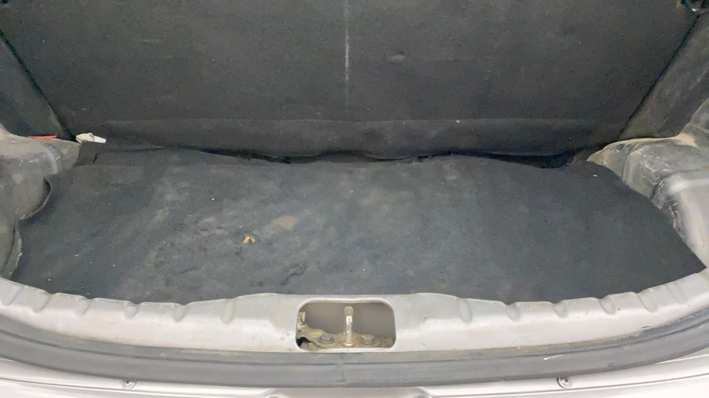 2014 Hyundai Eon ERA +, Petrol, Manual, 85,668 km, Boot Inside