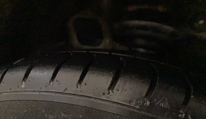 2017 Hyundai Xcent S 1.2, Petrol, Manual, 1,09,122 km, Left Front Tyre Tread