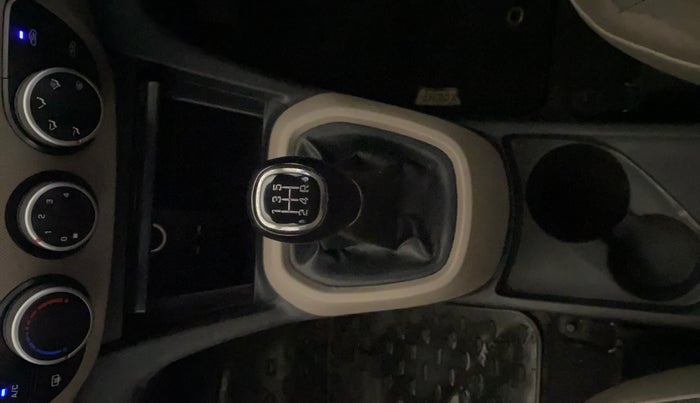 2017 Hyundai Xcent S 1.2, Petrol, Manual, 1,09,122 km, Gear Lever