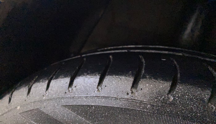 2017 Hyundai Xcent S 1.2, Petrol, Manual, 1,09,122 km, Right Rear Tyre Tread