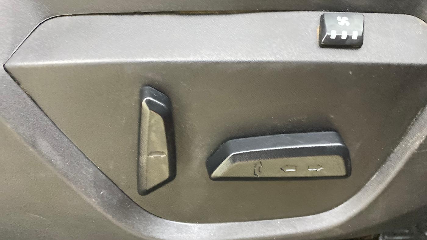 2022 Tata Harrier XZ PLUS 2.0L, Diesel, Manual, 74,346 km, Driver Side Adjustment Panel