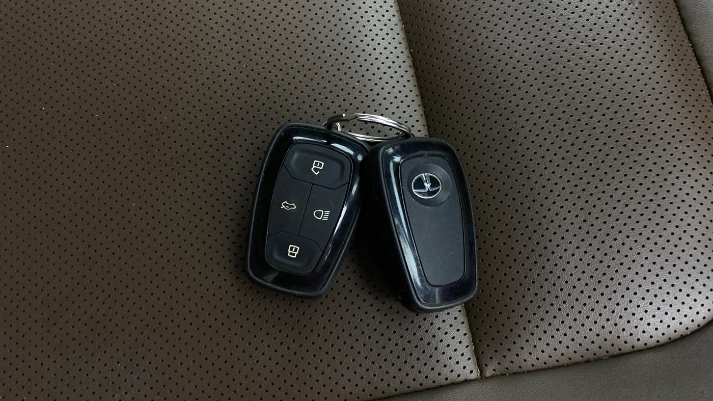 2022 Tata Harrier XZ PLUS 2.0L, Diesel, Manual, 74,346 km, Key Close Up