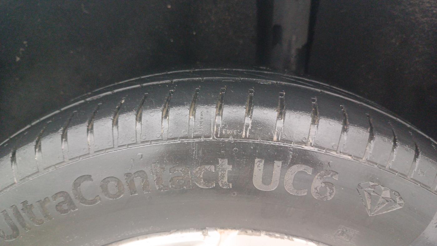 2015 Ford Ecosport TITANIUM 1.5L PETROL AT, Petrol, Automatic, 92,683 km, Left Rear Tyre Tread