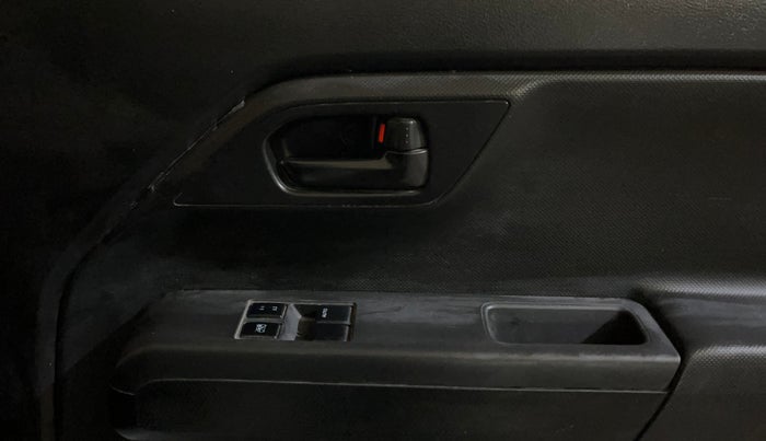 2021 Maruti New Wagon-R LXI 1.0, Petrol, Manual, 65,314 km, Driver Side Door Panels Control