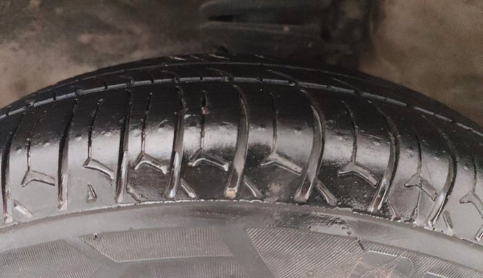 2015 Maruti Alto 800 VXI, Petrol, Manual, 57,992 km, Left Front Tyre Tread
