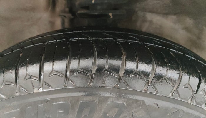 2015 Maruti Alto 800 VXI, Petrol, Manual, 57,992 km, Right Front Tyre Tread