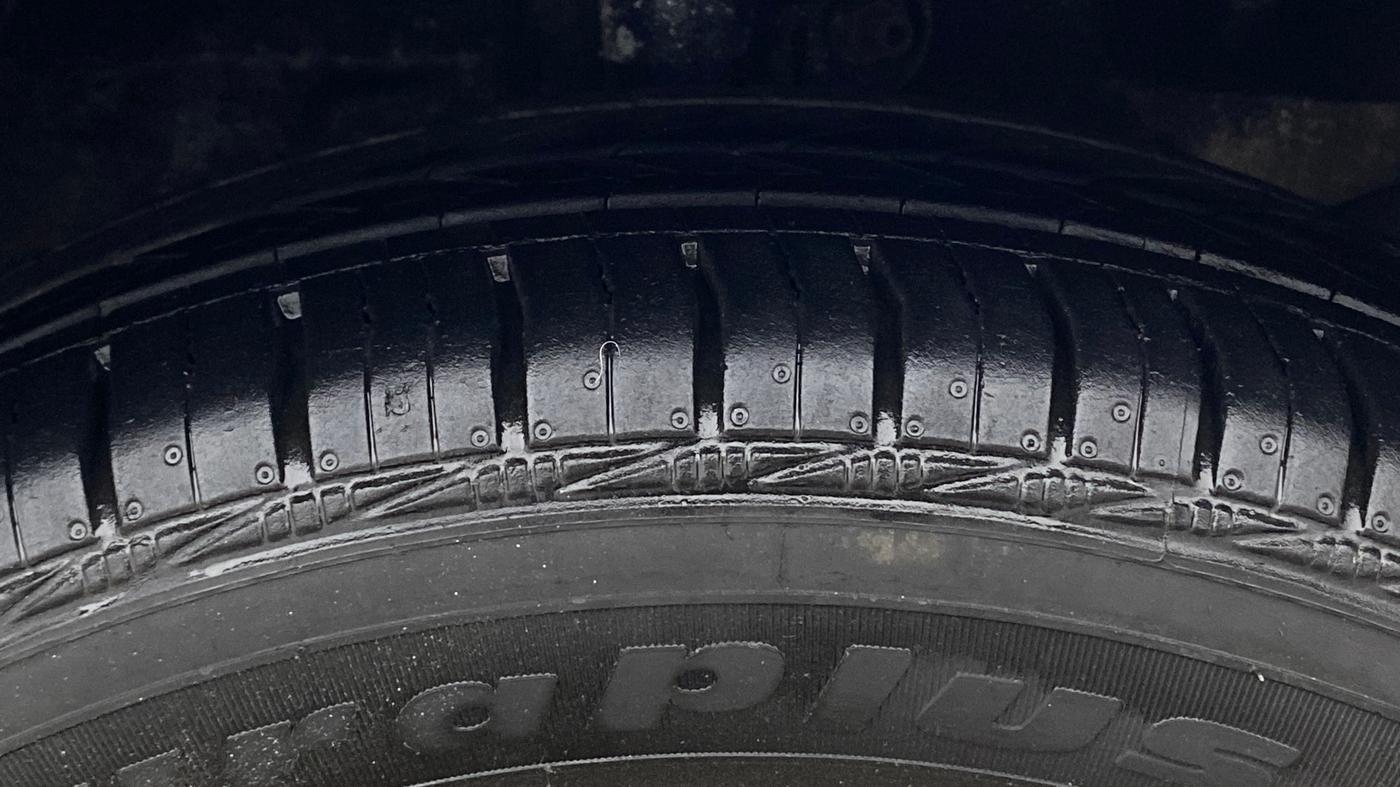 2013 Honda Brio S MT, Petrol, Manual, 27,469 km, Right Front Tyre Tread