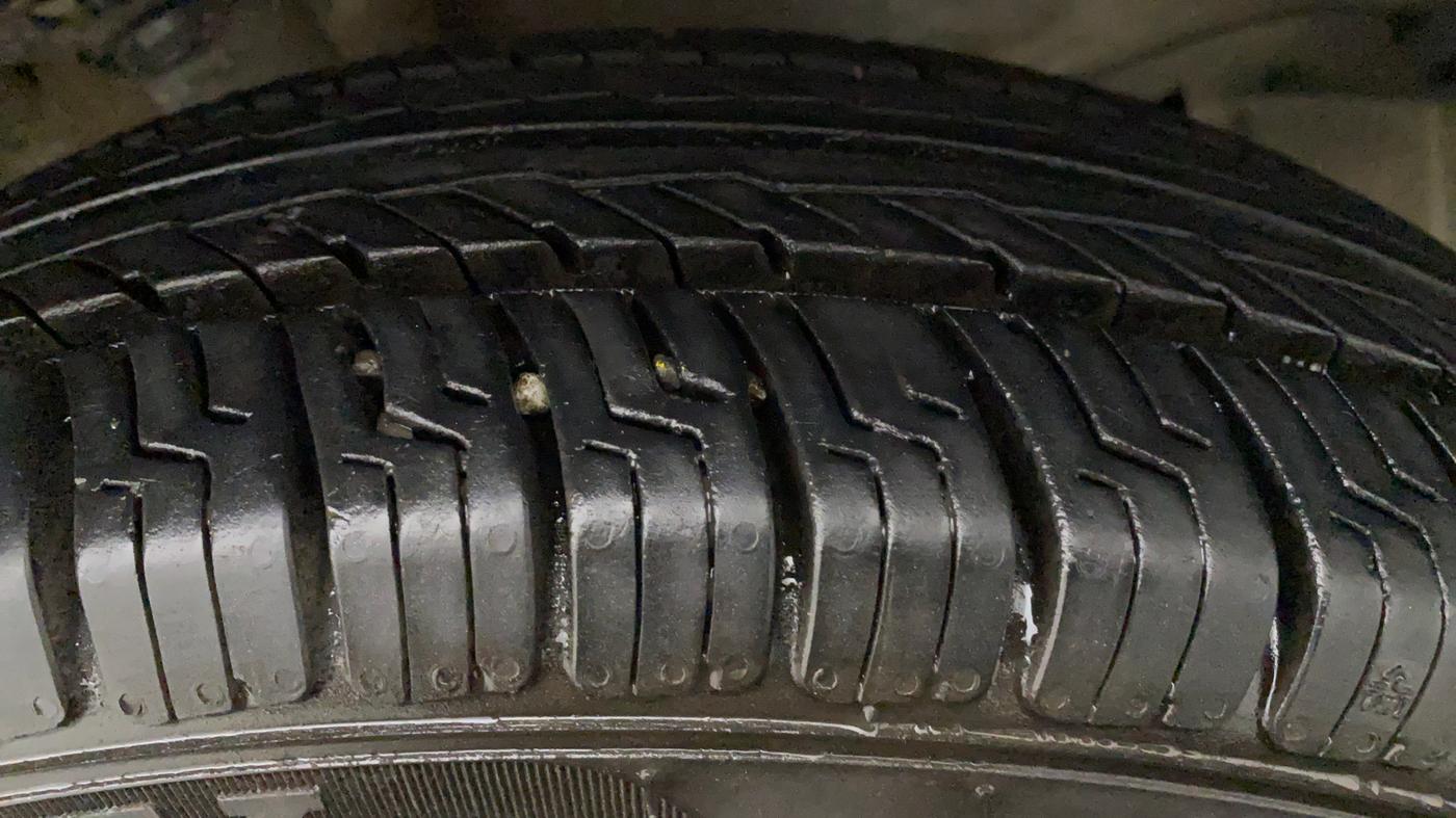 2014 Maruti Wagon R 1.0 LXI, Petrol, Manual, 31,466 km, Left Front Tyre Tread