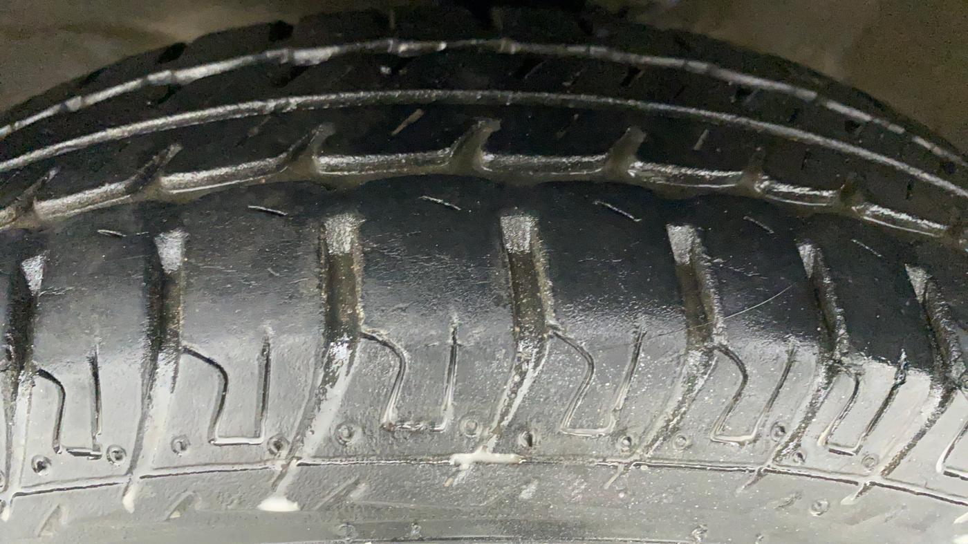 2017 Maruti Wagon R 1.0 LXI CNG, CNG, Manual, 16,506 km, Left Front Tyre Tread