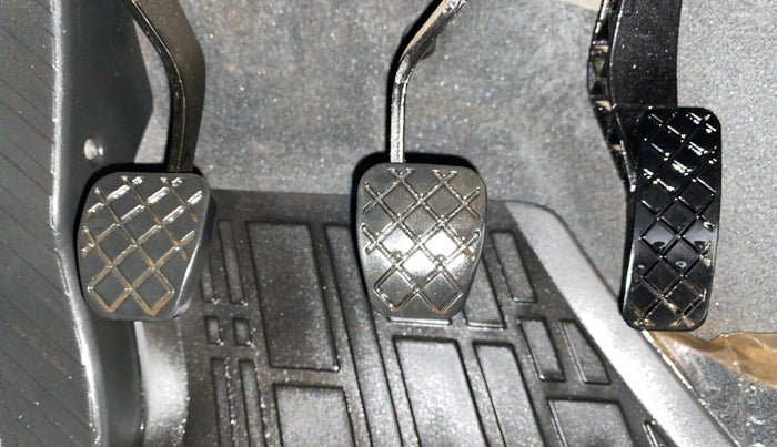 2022 Skoda SLAVIA STYLE 1.0L TSI MT, Petrol, Manual, 27,130 km, Pedals