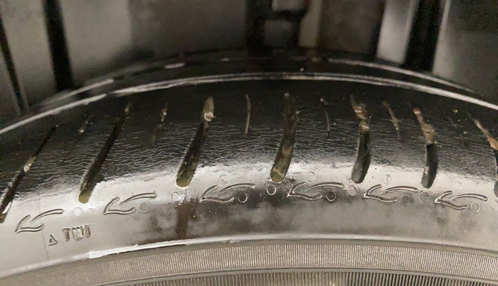 2022 Skoda SLAVIA STYLE 1.0L TSI MT, Petrol, Manual, 27,130 km, Left Rear Tyre Tread